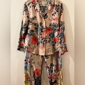 Victoria Secret Pretty floral Pre-owned Victoria Secret PJ matching PJ set.